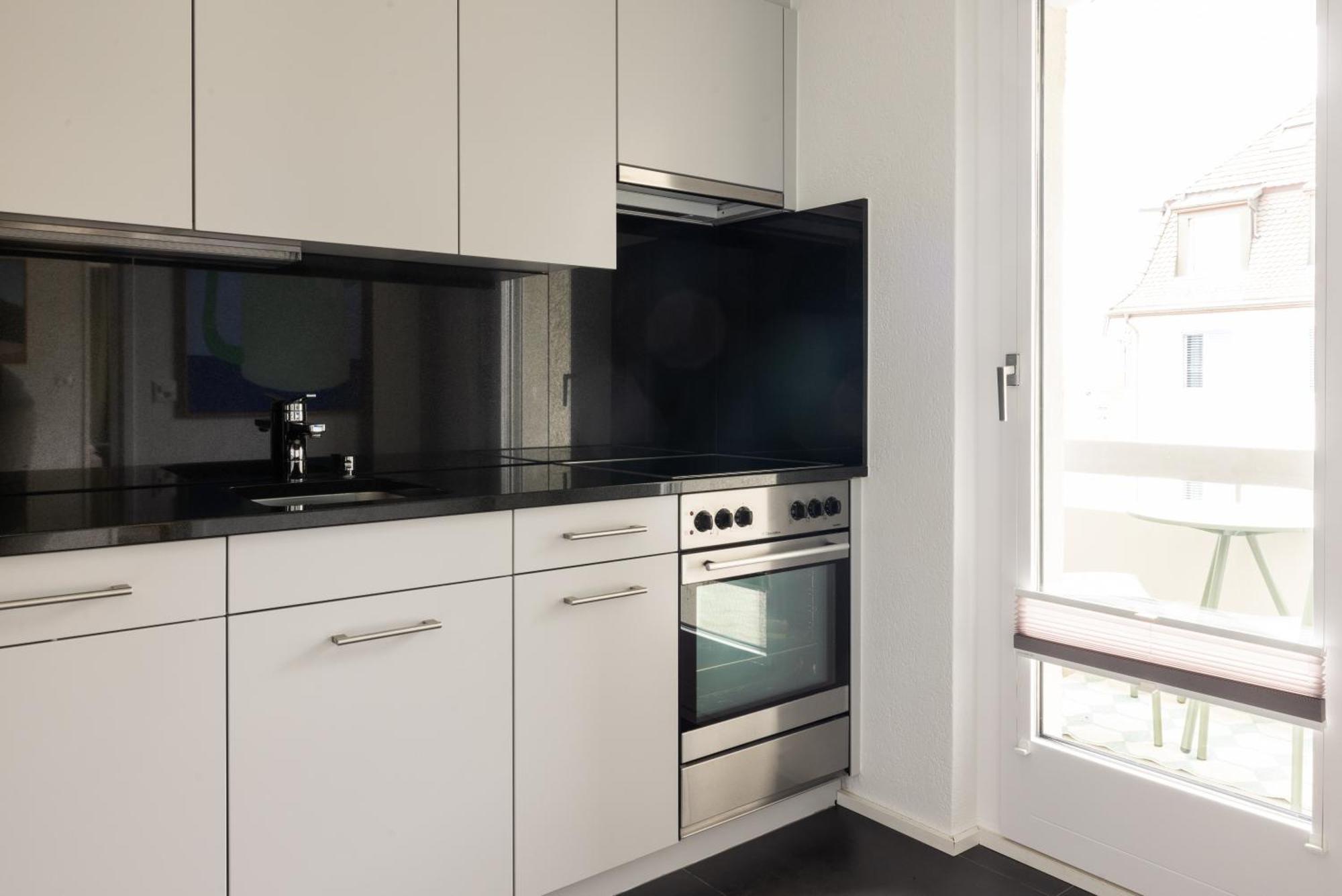 Ema House Serviced Apartments Aussersihl Zurich Exterior photo